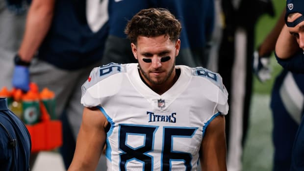 Tennessee Titans tight end Anthony Firkser (86) in the first quarter against the Denver Broncos at Empower Field at Mile High.